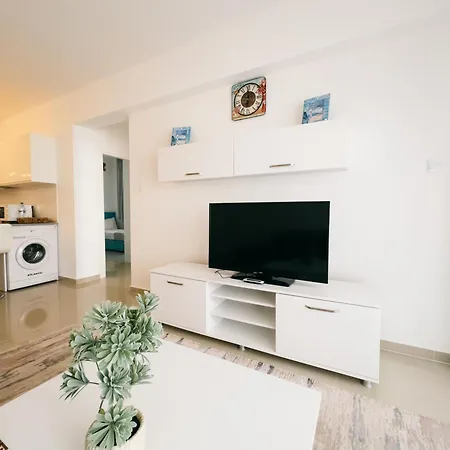 Caesar 2 Bedroom, Pool View, Close To The Апартаменты Trikomo